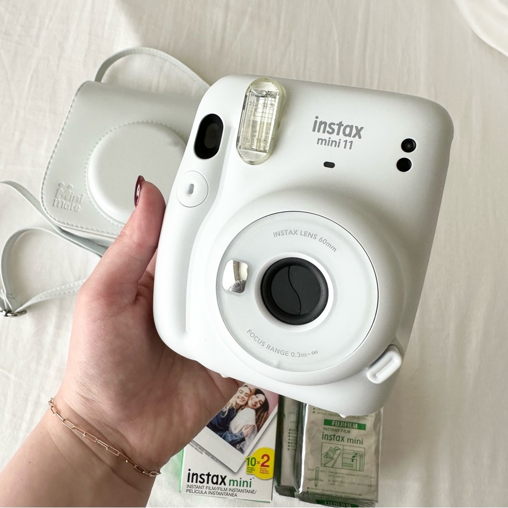 Fujifilm White Instax Mini 11 Film Camera Bundle